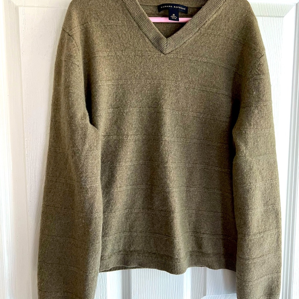 Banana Republic V-Neck Cashmere/Wool/Angora  blend Sweater